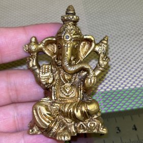 文玩 尼泊尔进口象神小铜像 小巧玲珑，纯手工雕刻，状态很好，细节做工精细，大小非常适合把玩。高6.5cm,宽4*2.5cm 重120克