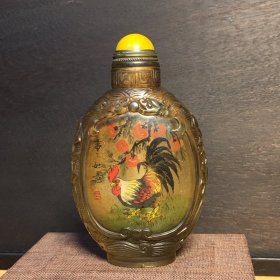 琉璃雕刻内画鼻烟壶，长6厘米，宽3厘米，高9.5厘米，重120克，