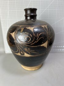 金元磁州窑刻花嘟噜瓶，高28.5cm，肚径约22cm，识货的来。