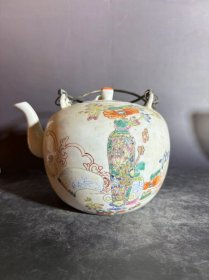 清代粉彩茶壶
