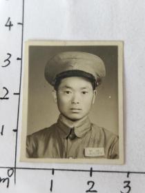 中国人民解放军着50式军装照片(一对曾经在云南边疆畹町服役的中国人民解放军夫妇相册，男军人有一张55式中校照片)