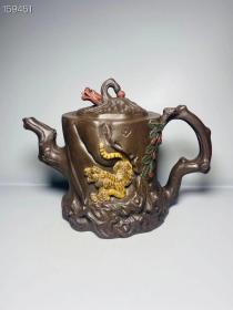 宜兴紫砂 原矿紫砂
作者 汪寅仙
品名 藏龙卧虎