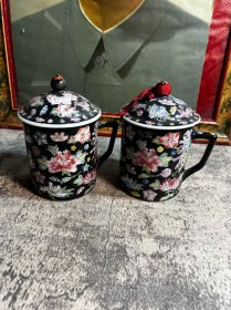 70年代左右，景德镇厂货，黑色百花不落地马克杯一对y