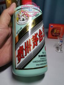 茅台酒瓶

茅台香溢五州酒瓶