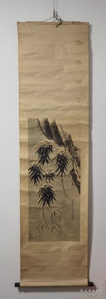 摄影大家张印泉 雪竹民国原裱立轴 张印泉（1900——1971年）河北丰润县人，毕业于北京国立政法大学经济系，擅长风光，人物摄影，精通摄影科学，为我国摄影事业的发展，做出突出的贡献。生前任新华社新闻摄影部研究员，中国摄影学会副主席，中国文学艺术界联合会全国委员会委员。作品有《力挽狂澜》、《雪地惊鹅》、《前进》，著有《摄影原理与实用》、《人造光摄影》、《摄影应用光学》等