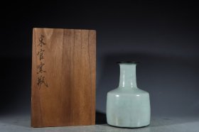 旧藏南宋 官窑粉青釉（镶银扣）纸锥瓶
