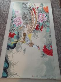 李玲 工笔画<<锦上添花>>   长127cm 宽65cm 李玲，山西人，现居北京 ，毕业于郑州轻工业学院，中央美术学院，师从姚鸣京教授。中艺协榜书委员会会员、山西省工笔画艺术研究院研究员、全国科技人才培养工程高级美术师、清閟阁阁主、北京枫艺文化传播有限公司艺术顾问、李可染青年画院专职画家