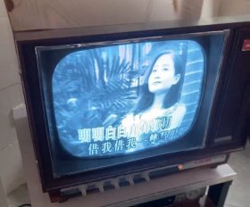 【国货之光】北京牌电视机（915一3）一台。 【全新库存】说明书、纸箱包装都在，图像清晰、声音洪亮。 【另外赠送】DVD一台。