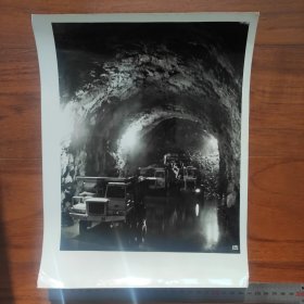 超大尺寸：1982年，中国第一条通车的超长双线电气化铁路隧道---大瑶山隧道。位于广东韶关的京广铁路衡广（衡阳—广州）复线上