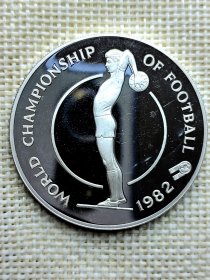 牙买加10元精致银币 1982年世界杯足球赛22.45克925银proof全新好品fz0125-0