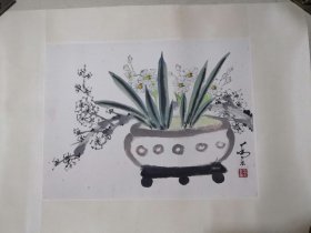 （有出版）乔木《清供图》镜片34×44CM
出版：《海上画坛》，上海三联书店，2019年。
作者简介：乔木 (1920-2002)，字大年，河北深县人。江寒汀入室弟子。曾任上海中国画院画师、上海大学美术学院教授。