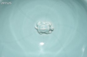 珍藏宋代龙泉釉花边大碗