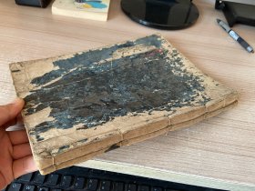 明历二年（1656年）和刻本 《易学启蒙》两册全，大本大字精印，全书分《本图书》《原卦画》《明蓍策》《考变占》四篇，与朱熹所著《周易本义》形成互补关系，前者侧重象数理论基础，后者偏重经传注解