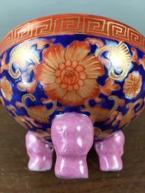 珐琅彩熏香炉一个,纯手工绘画,包浆自然,保存完整。细节如图