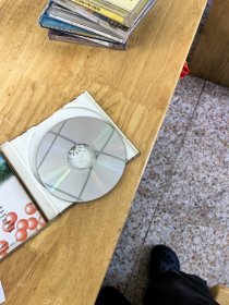 KTV金曲精选《东方之珠》（5），深圳音像公司出版发行（IFPIN104），唯一，VCD，辛晓琪《遗忘》，毛宁《涛声依旧》，邰正宵《一千零一夜》，娆晔《踏春》，郑少秋《天大地大》张学友《一千个伤心的理由》，黄安《样样红》，李克勤《护花使者》，邓丽君《绿岛小夜曲》，叶启田《爱拼才会赢》《浪子的心情》