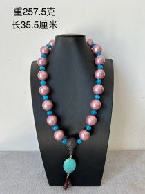 珍珠手串一只，绿松石、猫眼石配饰。