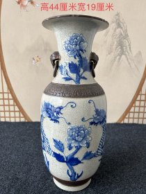大明宣德年制五彩鱼纹梅瓶
