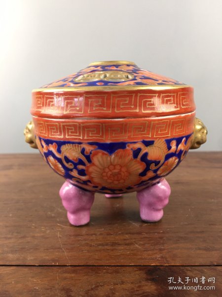珐琅彩熏香炉一个，纯手工绘画，包浆自然，保存完整。细节如图