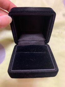 【海外回流  vintage中古】回流中古首饰盒   小年份  很实用  细节可见，仔细看好图片，尺寸如图，有瑕疵，介意勿拍，谨慎下单！出售不退！偏远地区邮费联系客服另算！
