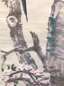 任预任立凡..桃花鹦鹉立轴..33/100厘米
