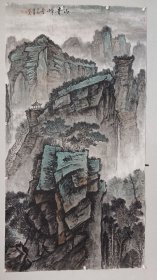 （终身保真）戴成夫 国画 136x68cm作品 议价 戴成夫，浙江乐清人，浙江省美协会员，中国书画家联谊会会员。曾任职于乐清市文化馆。擅长中国画，自幼喜爱美术，后多次到浙江省群艺馆，浙江省美术协会培训班学习，又拜访古今名贤足迹，追源寻踪。1996年入在中央美院国画系学习，得到诸多艺术名家指导。作品多次在全国赛展中获奖，并有部分作品发表。