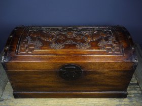 旧藏花梨木雕刻吉祥麒麟宝箱箱子 收藏送礼佳品