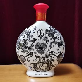 陶瓷花瓶扁壶瓶,亚光釉面,图案古雅精美,品相完好。高档异形