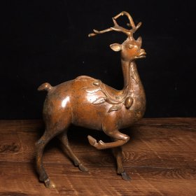 纯铜小鹿，高26厘米，宽6厘米，长14厘米，重1290克，