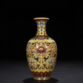 清乾隆米黄釉珐琅彩描金缠枝花卉纹瓶 21*10厘米