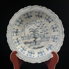 明代青花松竹梅纹饰大花边盘子，直径42cm，高8.5cm