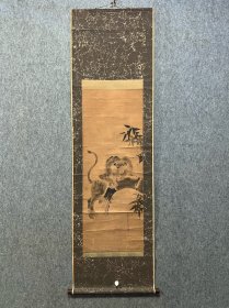 古筆老虎图【狩野晏川】 1809〜1892（文化六〜明治二十五）84岁。 狩野良信（宽静）之子，名贵信，号皆春斋。画学木挽 町狩野荣信，承狩野派正统画法勺长于人物根岸御 行松狩野家第十三代传人：江户幕府末期的表绘 师。