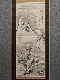 古筆雪景山水图【浅井柳塘】 1842 - 1907（天保十三~明治四十）66岁。幼 名永吉，名龙，字子祥，号小白、长白、白山、拜瓢道人、 白云山客、云客、苏云、痿橘、柳渔人等。京都生人。先后 从师百百广年、谷口霭山、贯名海屋，亦受中国画家徐 雨亭的文人画影响，长于山水、花鸟，又通晓诗文