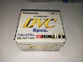 松下迷你dv录像带3盒+空盒2个，磁带盒一半大小，录有内容，原装进口盒