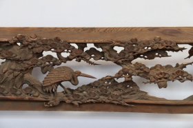 老花板，镂空雕刻《松鹤延年》，整块红豆杉木料镂空雕刻而成，正反面雕刻，雕刻精细，保存完好，长294厘米，宽32厘米，厚度10厘米