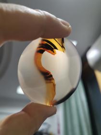 纯天然海洋玉髓，造型像眼镜王蛇，规格：47*56*6mm