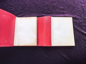 中国人民解放军零二四五部队赠纪念册.笔记本.日记本。2本一对合售。（好品。50开，袖珍版，未使用，空白本。内有2页彩色照片，6页立体的提词语录。一个老军人家的压箱底货。年代久远自然黄旧，品相如图自定，品相要求苛刻者请绕道。）