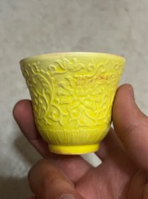 薄胎黄釉杯子