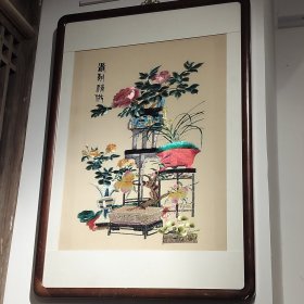 精品苏绣一幅-《岁朝情满》，绣的青铜花盆种的牡丹、兰花、金丝猴摘桃，苏绣中的精品