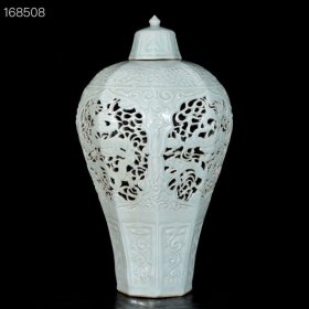 元天青釉镂空雕刻龙纹八方梅瓶；49x26