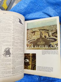 Webster's new Twentieth Century Dictionary of the English Language Unabridged 英文原版，1969，巨厚10.7cm。 大16开2400多页插绘带彩色插图。前后封用钢钉卯装。