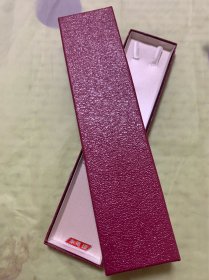 【海外回流  vintage中古】回流中古首饰盒  内里带金或银色字迹  小年份  很实用  细节可见，仔细看好图片，尺寸如图，有瑕疵，介意勿拍，谨慎下单哦！出售不退！偏远地区邮费联系客服另算！