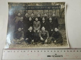 2073（全网超低价！）早期原版民国老照片：原版大幅民国老照片南京《义结金兰民国三十六年元月十一日摄于江浦浦镇三元普利寺（1947.1.11）》（包老保真！），1947年1月11日，照片长约19.2cm，宽约15.3cm。照片正面泛有自然银光，照片保存完好，非常少见！难找第二张，是研究南京抗战时期珍贵老照片资料，值得珍藏！当时能拍这么大幅老照片，都算是有钱有势的大人物或名人！