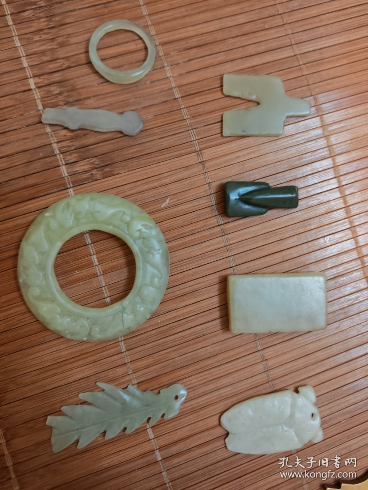 和田玉老玉小件共八个合售放漏拍玉质非常油润细腻刀划不动