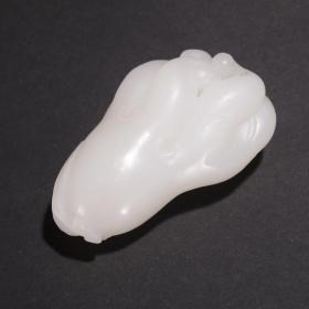 和田玉籽料佛手型挂件尺寸：高6.2宽3.7厚2.7cm重74g精选和田玉籽料，玉质温润、白度一级，油性十足、雕就佛手、透雕技法、寓意好、把玩舒适、包浆醇厚、收藏精品