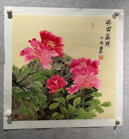 许永胜北京美术家协会会员许永胜《花开富贵》 许永胜老师， 又名许法胜，号竹山老人。毕业于延边大学美术学院，师从李爱国，霍春阳，贾广健，未君等名家。1969年生、国家一级美术师、中书协会员。 2021年3月，人美出版图书《中国美术史·当代书画人物志·许永胜/卷》。2021年4月，人美出版图书《中国近现代名家·许永胜·荷花系列》。 难得的精品，不要错过哟，手慢无