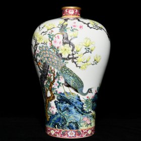 清雍正粉彩孔雀花卉纹梅瓶，高37cm直径23.5cm