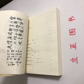 【正版现货，库存未阅】徐悲鸿书信集，徐悲鸿先生是我国近代杰出的画家、美术教育家，本书出版对研究徐悲鸿先生的艺术成就、艺术观点和现代中国应倡导青年学子走什么道路及他忠心耿耿培养人才等方面提供极有价值的参考资料。收集这些书信和注释是一件既费时、费事而又复杂、艰巨的工作。徐先生一生所写信札，散存于国内外各收信人手中。徐悲鸿与张书旗、柳子谷三人被称为画坛的金陵三杰。曾留学法国学西画，归国后长期从事美术教育