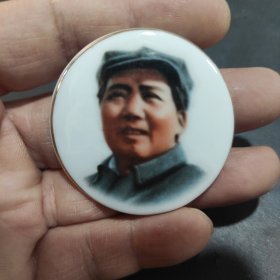 毛主席瓷像章，八角帽，金边，吉林省活学活用毛泽东思想讲用会纪念，品相看图自定