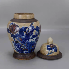 哥窑青花开片花鸟纹将军罐