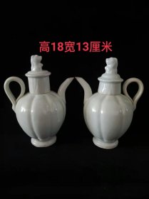 宋代汝窑天青釉壶一对